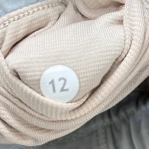 Lululemon Hotty Hot Lined Running Shorts Gray White Ditsy Daisy Print Size 12 thumbnail 4