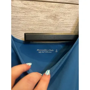 Abercrombie & Fitch Soft Collection Cropped Tank Top Teal Blue XL Seam Detail thumbnail 2