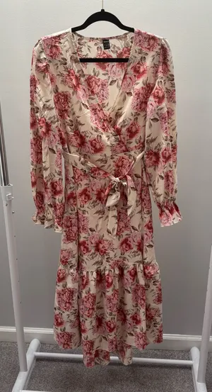 SHEIN Cream & Pink Floral Surplice 3/4 Sleeve Maxi Dress with Belt thumbnail 1