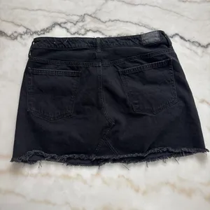 American Eagle Black Denim Mini Skirt Button Fly Frayed RawHem Distressed Size14 thumbnail 2