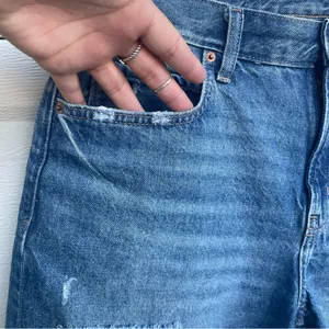Old Navy Womens Shorts Blue Distressed Denim High Rise Slouchy Cut Off Size 12 thumbnail 4