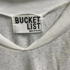 Bucket List VNeck Heathered White Pullover Sweatshirt Sz Small Casual Athleisure thumbnail 3