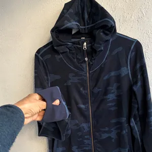 Lululemon Navy Camouflage Women's Jacket thumbnail 3
