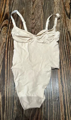 SKIMS NWOT Light Beige Seamless Sculpting Thong Bodysuit size medium thumbnail 1