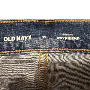 Old Navy Mid-Rise Medium Rinse Boyfriend Denim Distressed Raw Hem Jeans Plus 18 thumbnail 5