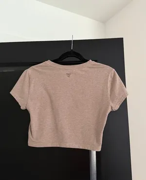Aritzia TNA Baby Tee Cropped thumbnail 2