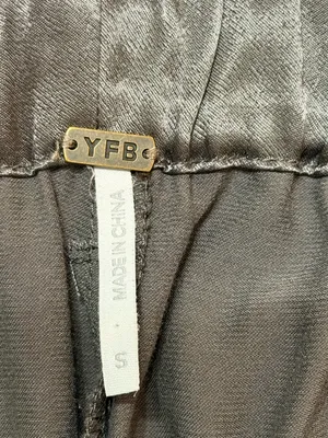 Young Fabulous & Broke (YFB) Women’s Satin Gray Cargo Pants Size Small thumbnail 3