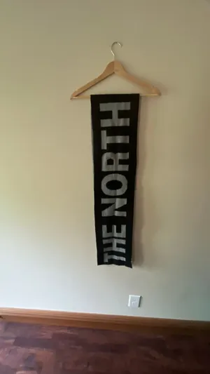 The North Face Reversible Logo Scarf – Black & Grey, Unisex thumbnail 2