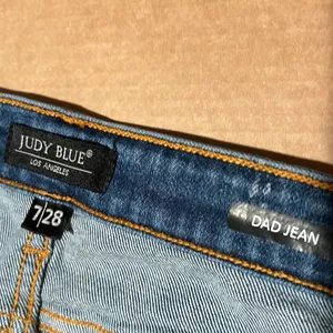 Judy Blue Mid-Rise Straight Leg Distressed Dad Jean, size 28 thumbnail 2