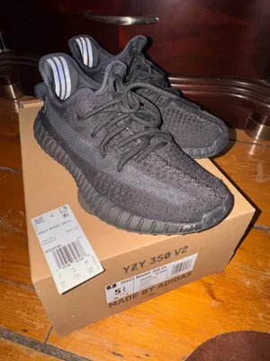 YEEZY BOOST 350 V2 ONYX thumbnail 1