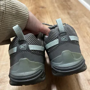 Keen | Women's Circadia Gray Leather Mesh Low Top Trail Hiking Shoes, Size 7 thumbnail 4