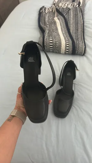 Black chunky closed toe heel  thumbnail 4