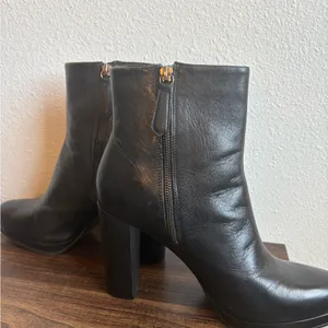 Antonio Melani Black Leather Platform Heeled Ankle Boots thumbnail 4