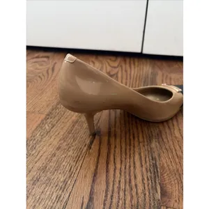 Coach Zan Patent Tapioca/Black Pointed Toe Pump Size 8B thumbnail 7