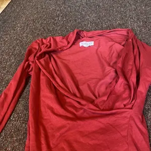 Velvet by Graham and Spencer small‎ red blouse thumbnail 4