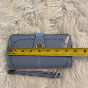 Women’s Wallet/ Wristlet BNWOT color light blue so many cards space see photos thumbnail 8