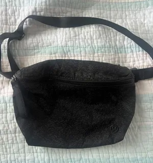 lululemon athletica black and reflective Fanny pack thumbnail 1