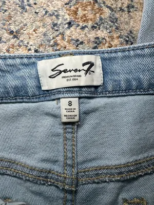 Seven7 Women's Size 8 Light Wash Straight Leg Jeans thumbnail 2