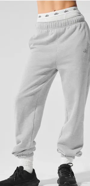 Accolade Alo Yoga Sweatpants heather grey thumbnail 1