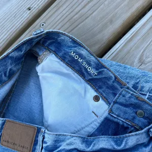 American Eagle Jean‎ Shorts Mom Short Blue Distressed Cut Offs Size 2 thumbnail 3