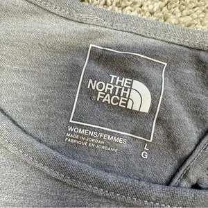 The North Face Wander Keyhole Crossback Crew Neck Shortsleeve Shirt in Gray L thumbnail 9