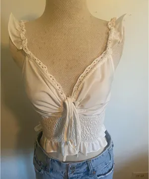 White top thumbnail 1