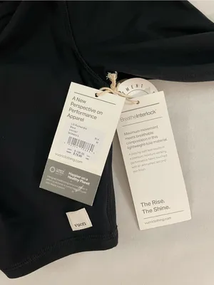 Vuori NWT Long-Sleeve Black Ruched Crop Top Bra Size M thumbnail 5