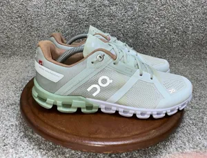 On Cloud women size 8 men’s 6.5 thumbnail 3