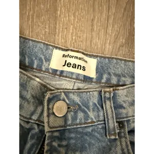 Reformation Women's 90's Mid Rise Straight Jeans Raw Hem Size 25 thumbnail 3