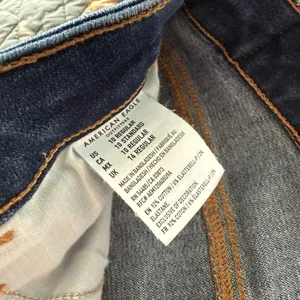 American Eagle Outfitters CUFF Cropped Jeans thumbnail 2