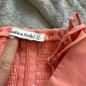 Abercrombie & Fitch Coral Pink Ruched O-Ring Cami Crop Top - NWOT - XS thumbnail 10