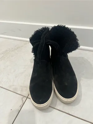 UGG Black Lynus Sneakers Size 7.5 US thumbnail 2