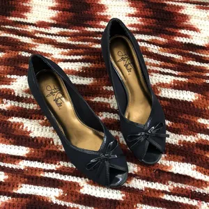 Life in Progress 90s Dark Navy Blue open peep toe pumps kitten heels bow detail office siren core #coquette #academia #preppy Size 6M thumbnail 2