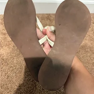 Tory Burch Leighanne Tan Ivory Leather Bow Logo Thong Sandals Flip Flops 8.5 N‎ thumbnail 8
