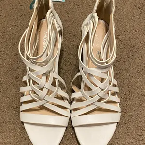 New NWT Andrew Geller Amonna White Strappy‎ Heels Open Toe Size 8 thumbnail 2