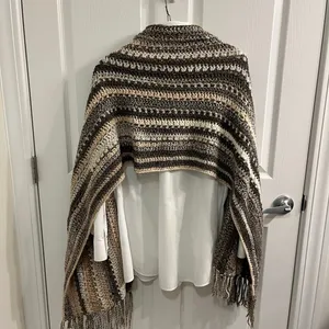 Chunky Knit Shawl with Oversized Pockets Brown thumbnail 3