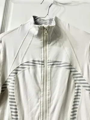 Lululemon Jacket. Ladies 10 thumbnail 2