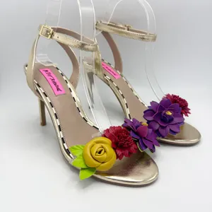 Betsey Johnson Fluer Sandals Heels Flower embellished Size 7.5 Gold Metallic thumbnail 3