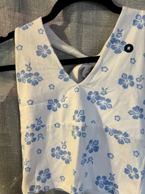 Hollister White V-Neck Cropped Camisole with Blue Floral Print thumbnail 2