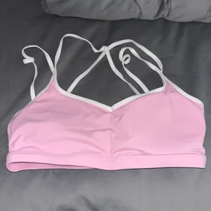 💗 Pink Amazon Sports Bra 💗 Cute + comfy and perfect for workouts, errands, or everyday wear! In great condition and ready for a new home 🫶🏼✨ thumbnail 2