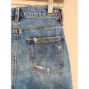 American Eagle Denim Shorts Womens 00‎ Blue Rainbow Embroidered Distressed thumbnail 7