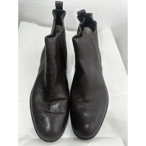 Michael Kors Chelsea boot with pebbled leather and stylish chain thumbnail 8