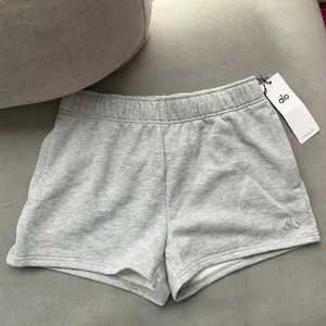 Alo Yoga Accolade Short Athletic Heather Grey S thumbnail 2