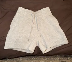 Lululemon Shorts thumbnail 1