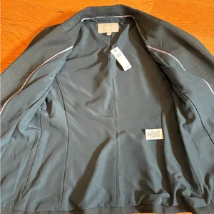 Banana Republic Women’s Gray Two-Button Blazer – Size 4 (NWT) thumbnail 5