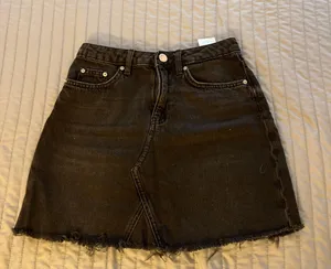 H&M Black Denim Skirt thumbnail 1