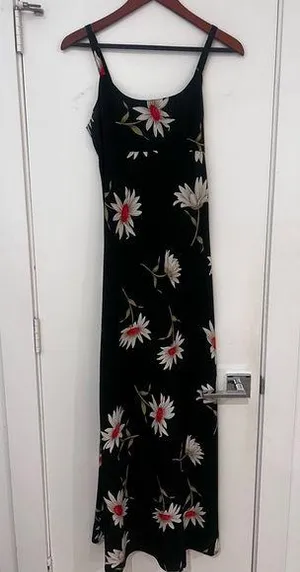 Sans Souci Midi Floral Print Black Dress thumbnail 1