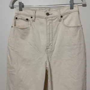 Abercrombie & Fitch The 90s‎ Straight Ultra High Rise Size 27 4 Split Hem Cream thumbnail 5