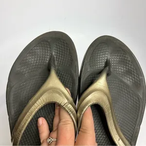 Oofos oolala sandals size 11‎ gold black thumbnail 7