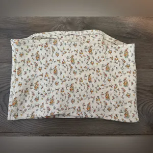 American Eagle Cream Floral‎ Smocked Crop Tube Top thumbnail 3